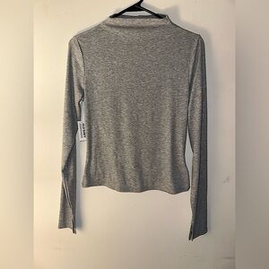 Old Navy Ultralite Go-Dry Long Sleeve Lightweight Top Size small NWT